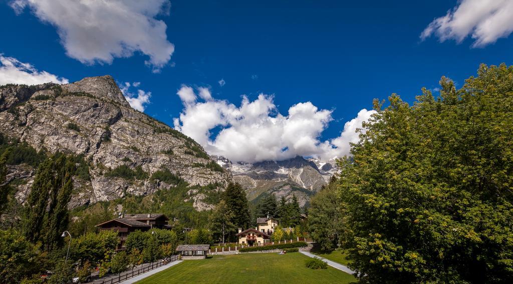 Hotel Lo Scoiattolo Курмайор Экстерьер фото