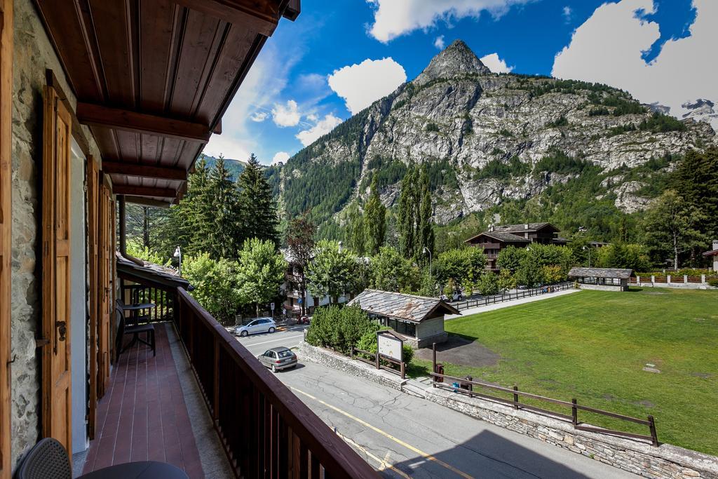Hotel Lo Scoiattolo Курмайор Экстерьер фото