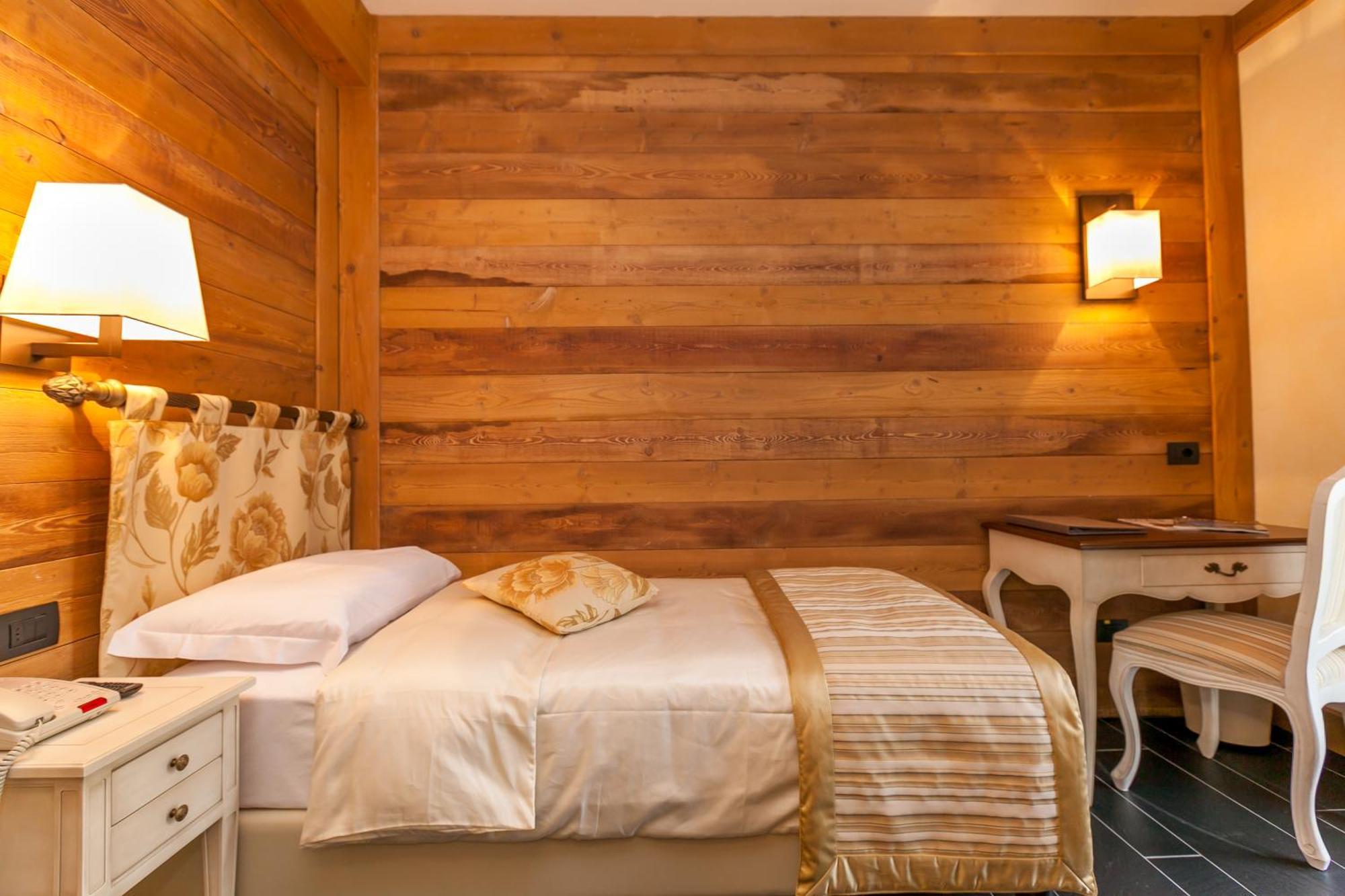 Hotel Lo Scoiattolo Курмайор Номер фото