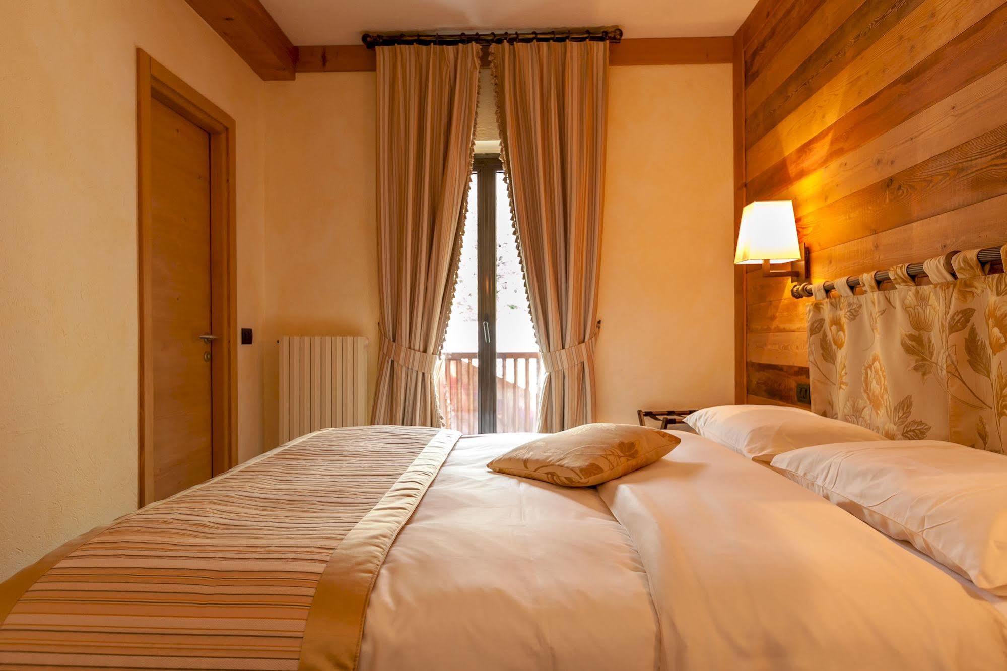 Hotel Lo Scoiattolo Курмайор Экстерьер фото