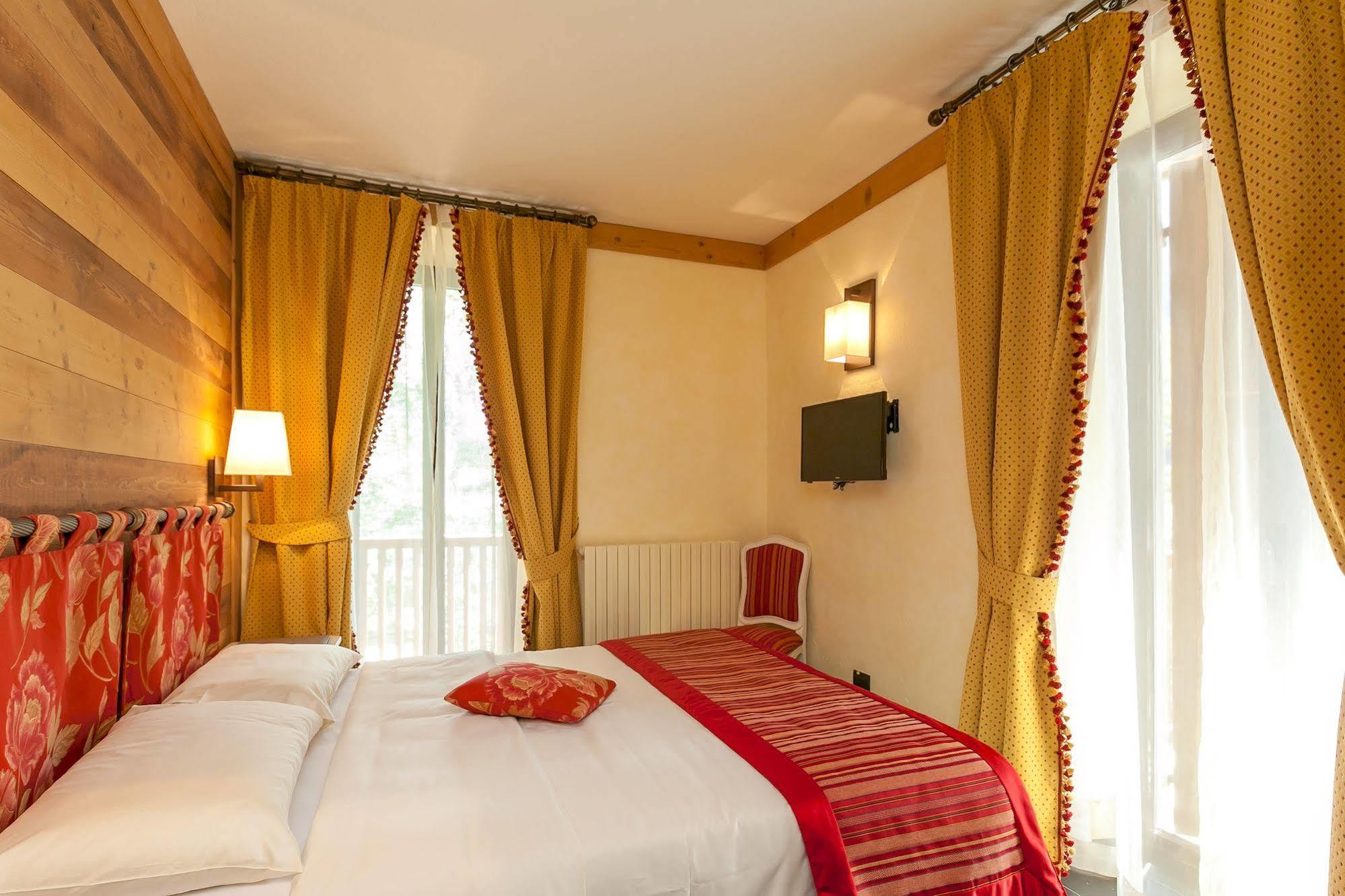 Hotel Lo Scoiattolo Курмайор Экстерьер фото